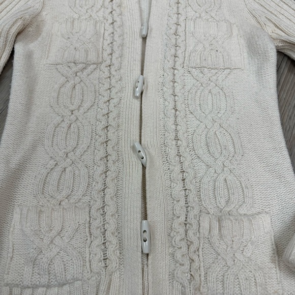Size small Cardigan, very cute with the toggle buttons - Picture 3 of 9